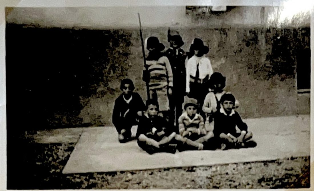 Kinder aus der Nachbarschaft um 1930